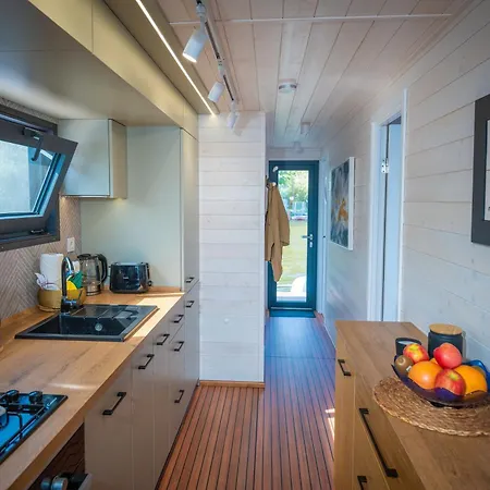 Úszó hotel Exklusives Naturerlebnis Roxy Fürstenberg-Havel