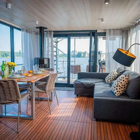 Úszó hotel Exklusives Naturerlebnis Roxy