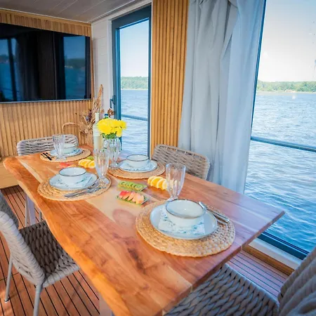 Exklusives Naturerlebnis Roxy Úszó hotel Fürstenberg-Havel