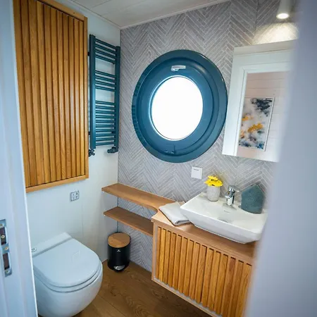 Úszó hotel Exklusives Naturerlebnis Roxy Fürstenberg-Havel