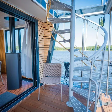 Exklusives Naturerlebnis Roxy Úszó hotel